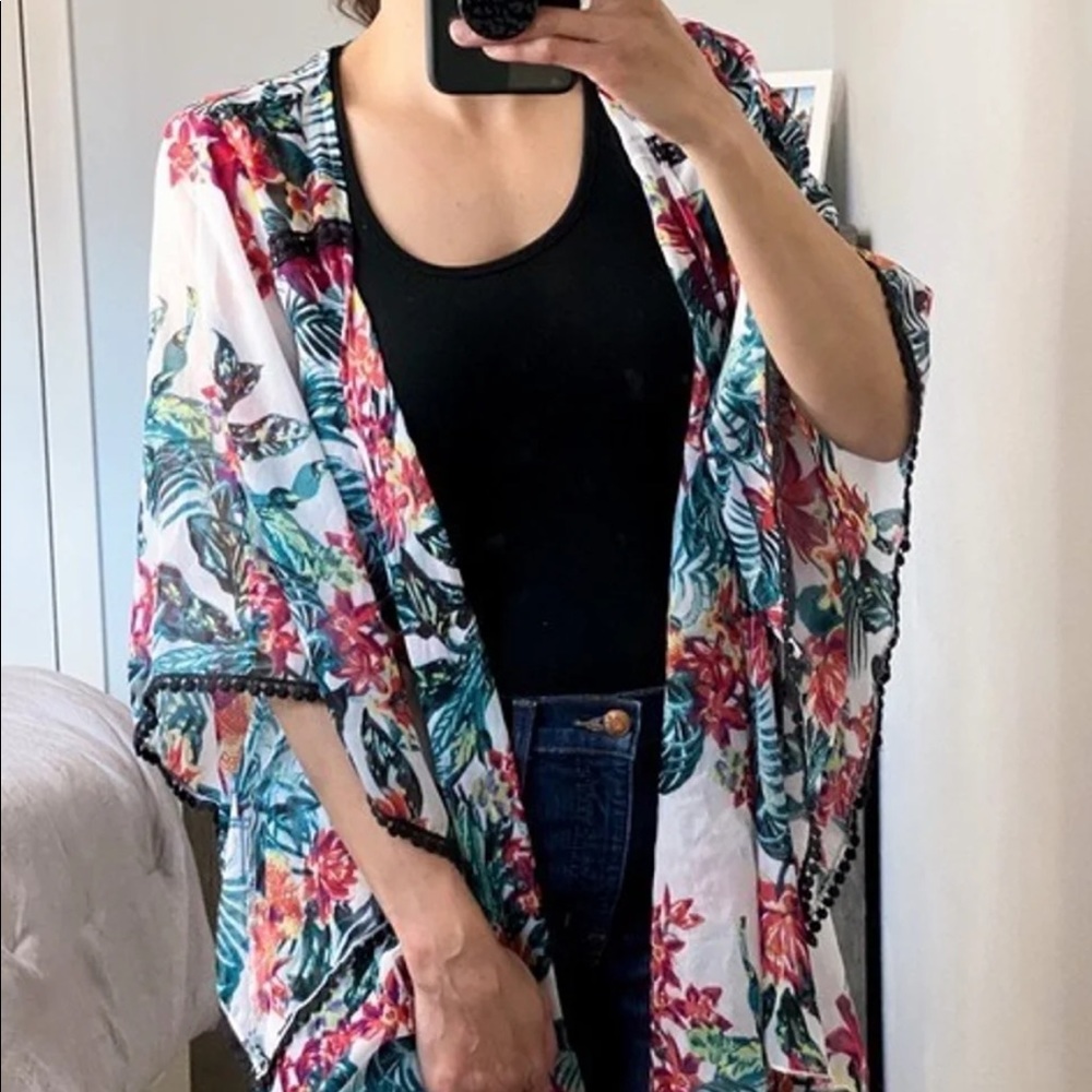 BCBG BCBGeneration kimono floral white red black - Picture 3 of 7